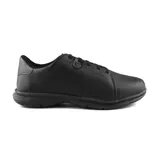 Championes negros de cuero sintético, con cordones y suela de goma.