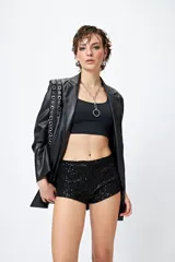 Microshort elastizado de lentejuelas negras.