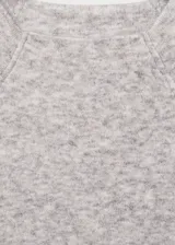 Remera de tejido fluido color gris jaspeado, con cuello redondo y mangas largas. De corte recto y sin cierre.