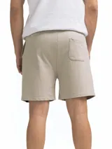 Short negro de felpa French Terry con cintura elastizada y cordón ajustable.