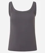 Musculosa gris de rib de algodón, con escote redondo y breteles anchos.