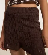 Short marrón de punto con forro.