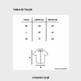 Camisa beige de corte boxy fit, manga corta y confeccionada en lino viscosa.