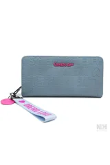 Billetera azul con estampado de la marca Las Oreiro en relieve y logo en rosa. Incluye llavero de tela con el nombre de la marca.