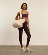 Calza legging deportiva color verde agua, de microfibra, con cintura ancha y bolsillos laterales.