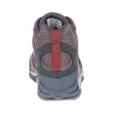 Botín de trekking color marrón con detalles en gris y rojo. Capellada de gamuza y malla, forro textil, suela de goma con tecnología M Select Grip, membrana impermeable Gore-Tex y tecnología Air Cushion.