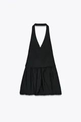 Minivestido negro con forma de chaleco, cuello halter, escote en pico, botones metálicos y bajo globo.