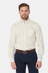 Camisa azul marino de manga larga con bolsillo en el pecho, confeccionada en algodón.