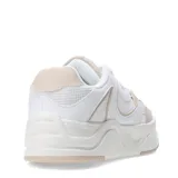 Championes urbanos blancos con detalles en color crema.