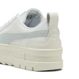 Championes Puma Mayze Lux color blanco con detalles celestes, plataforma alta y suela texturizada.