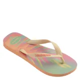 Sandalias Havaianas con base estampada en tonos naranja, amarillo, verde y celeste, con tiras color crema.