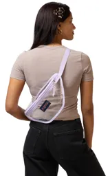 Riñonera transparente con ribetes negros y logo de JanSport en el frente. Tiene un compartimento principal con cierre y correa ajustable con hebilla.