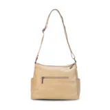 Bandolera color marrón claro, con dos bolsillos frontales paralelos con cierre, apertura superior con doble cierre y divisiones independientes, bolsillos internos y bolsillo trasero con cierre. Incluye correa larga regulable.