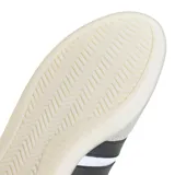 Championes Adidas Bareeda Decode, color blanco con detalles en gris y negro. Presentan las tres tiras clásicas de Adidas en los laterales y suela gruesa color crema.