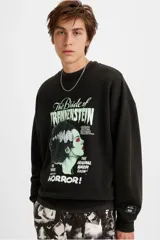 Sweatshirt negra con estampa frontal de la película The Bride of Frankenstein.