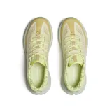 Zapatillas deportivas Merrell Agility Peak 5, color crema con detalles en amarillo y suela verde.