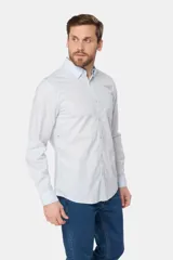 Camisa azul marino de manga larga con bolsillo en el pecho, confeccionada en algodón.