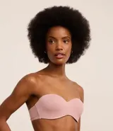 Soutien sin breteles color piel, con copa hueca y tirantes desmontables.