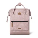 Mochila Cabaia Adventurer Male color rosa, con capacidad de 23 litros, sistema MOLLE, compartimento acolchado para tablet o laptop, correa para sujetar a la maleta y tirantes acolchados antitranspirantes.