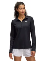 Buzo deportivo Under Armour Tech Rib 1/2 Zip para mujer, color negro con logo blanco en el pecho. Diseño de manga larga con cierre frontal hasta el pecho y textura acanalada.