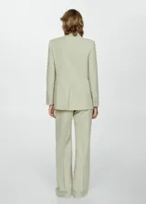 Pantalón de vestir color verde claro, de corte palazzo y tiro alto.