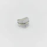 Anillo ancho de plata 925 con textura satinada y una banda central de oro.
