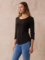 Remera de algodón color verde agua, con escote redondo y mangas 3/4.