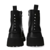 Botas de mujer estilo militar, caña media, color negro, con cordones y suela plataforma gruesa y dentada.