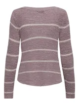 Sweater de punto lila con rayas horizontales blancas, cuello redondo y mangas largas.