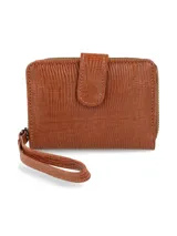 Billetera de cuero sintético color borgoña con textura reptil, cierre perimetral con cremallera y tirador con flecos.