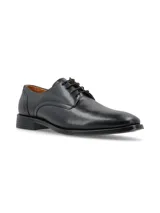 Zapato de vestir color marrón oscuro, con cordones y suela de goma.
