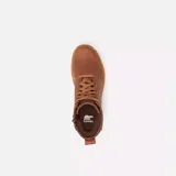 Bota de cuero negra con cordones, suela de goma y tirador trasero.