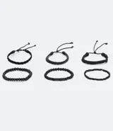 Set de seis pulseras negras para hombre, que incluyen tres pulseras trenzadas con ajuste corredizo y tres pulseras de cuentas con elástico.