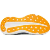 Championes de running Under Armour Infinite Elite, color celeste con detalles en naranja y suela blanca.