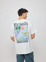 Remera negra de algodón con estampado blanco en el frente y la espalda con el logo de la marca Rusty.
