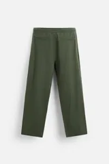 Pantalón azul marino de corte amplio, confeccionado en tejido de mezcla de algodón y lino. Cuenta con cintura elástica ajustable con cordón, bolsillos frontales y bolsillos traseros de vivo.