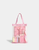 Set de librería en estuche transparente con borde rosado y tiras. Incluye cuaderno A5 de tapa dura con espiral de 80 hojas rayadas, anotador espiralado de hojas lisas, 5 mini resaltadores (amarillo, rosa, celeste, lila y naranja), regla de 15 cm, lápiz de grafito, goma y sacapuntas.