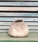 Cuenco decorativo tejido artesanalmente con la técnica de fieltro húmedo, a partir de lana merino.