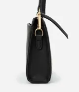 Cartera transversal pequeña de PU color negro, con cierre de cremallera y correa larga.