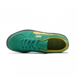 Championes Puma Palermo negros con detalles en blanco y suela color caramelo.