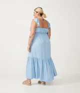 Vestido largo celeste de viscosa, con escote redondo, tirantes anchos con volantes, fruncido en el busto y volado en el ruedo.
