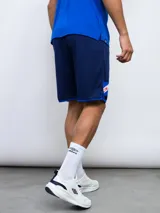 Short de fútbol azul con detalles en blanco.