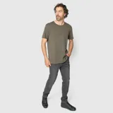 Remera de algodón orgánico color gris oscuro, de corte recto y manga corta.