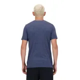 Camiseta ligera de tejido técnico con tecnología de secado rápido NB DRY, que absorbe la humedad para mantener frescura durante el entrenamiento.