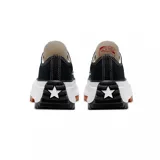 Championes urbanos Converse Run Star Hike OX, color negro con suela de goma blanca y marrón.