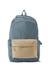 Mochila de tela color azul grisáceo con un bolsillo frontal grande de color beige. Presenta un asa superior de tela trenzada y tiradores de cierre con detalle triangular.