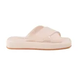 Sandalias negras de cuero sintético con plataforma y tiras cruzadas.