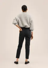 Jeans mom fit de tiro alto, color negro, confeccionados en tejido de algodón elástico estilo denim.