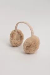 Orejeras de piel sintética color beige con banda de sujeción forrada en tela.