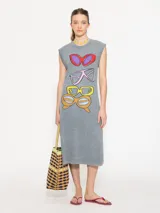 Túnica gris con estampa de anteojos de colores en el frente, largo por debajo de la rodilla, escote redondo a la base y tajos laterales.